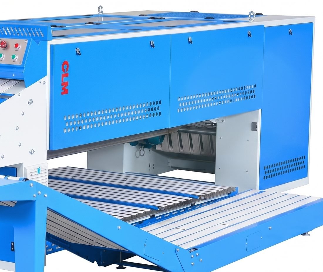 Industrial towel folder output beds moving folded linen